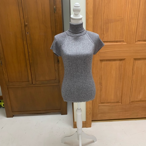 Philosophy Sweaters - Philosophy shortsleeve ribbed knit turtleneck top